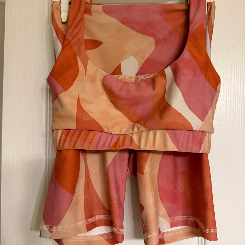 Women’s Pink & Orange Patterned Active Shorts Set